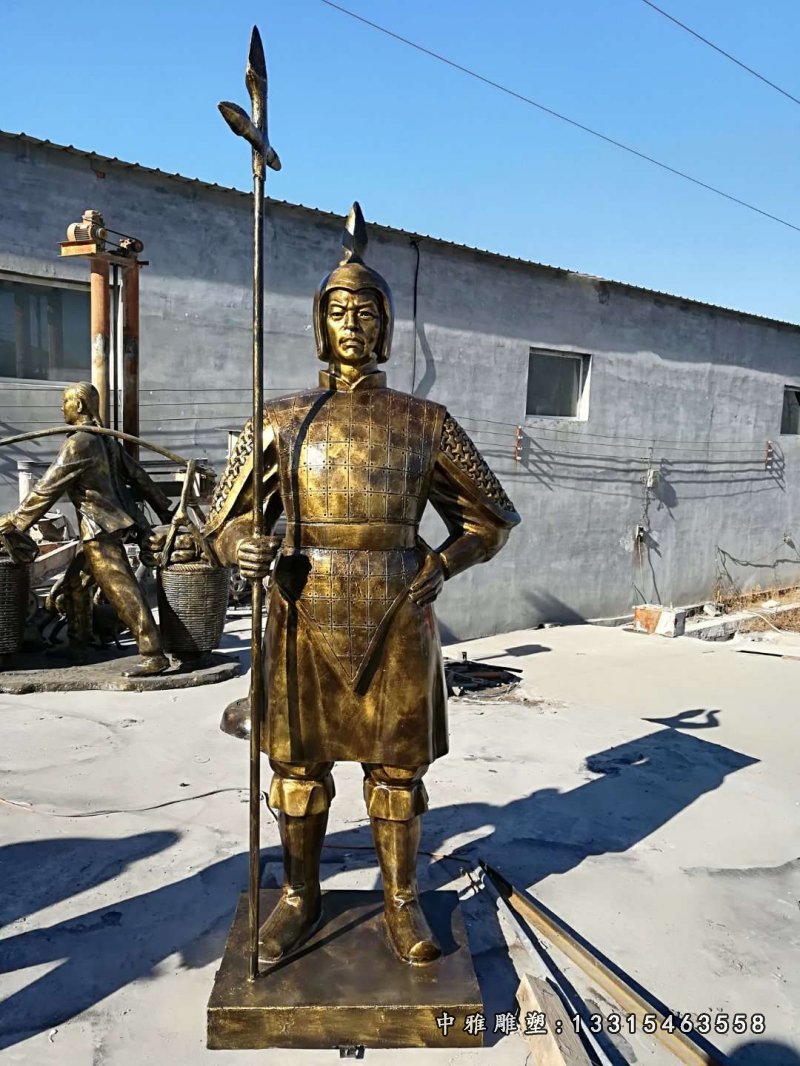 古代站岗的士兵铜雕 (3)