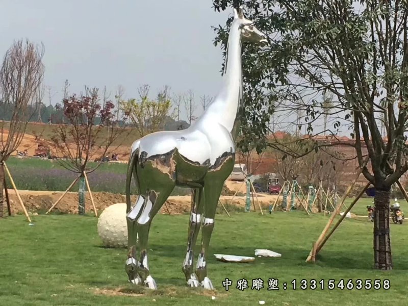 不锈钢长颈鹿雕塑
