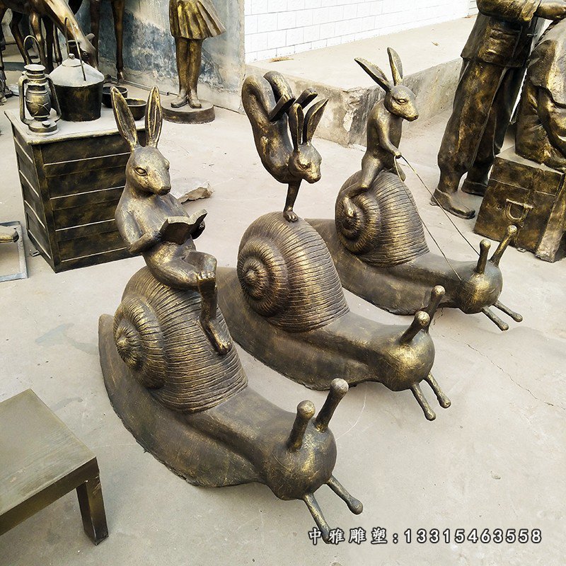 玻璃钢仿铜蜗牛雕塑，公园动物雕塑