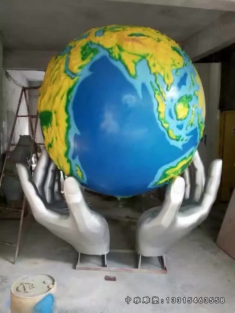 不锈钢手托地球雕塑