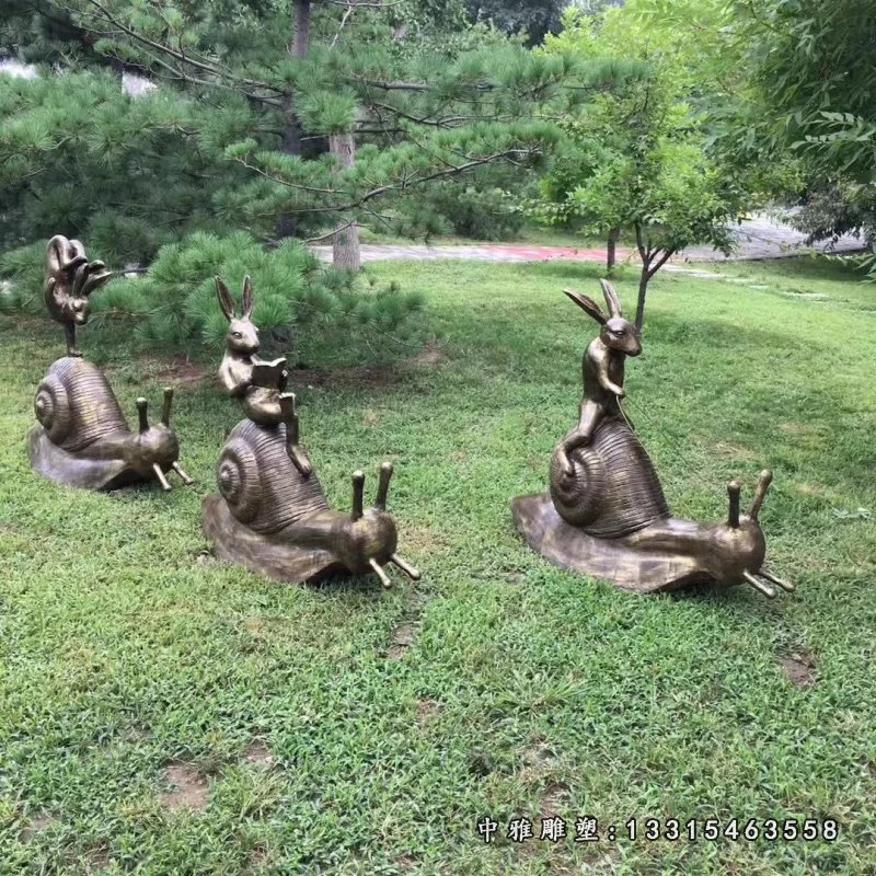 卡通兔子骑蜗牛铜雕