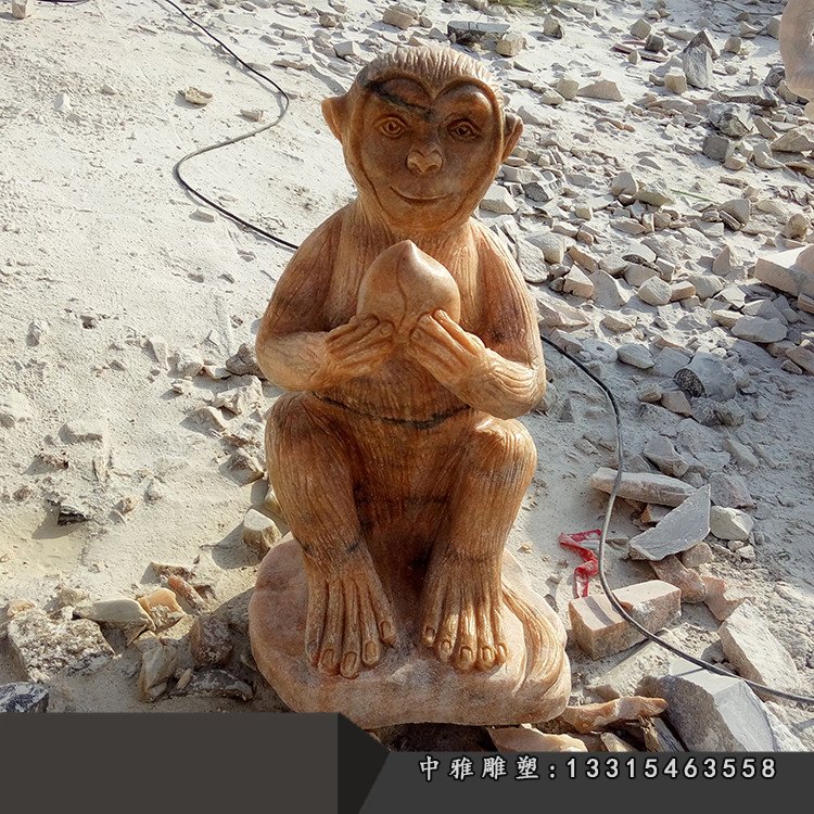 晚霞红抱桃的猴子 公园动物石雕 (2)