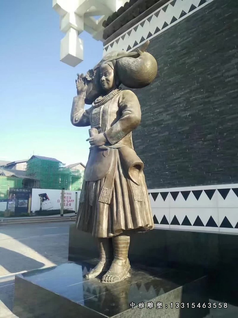 少数民族苗族女孩铜雕