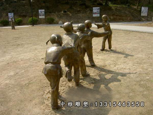 老鹰抓小鸡铜雕，公园人物雕塑