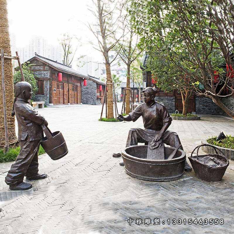 玻璃钢仿铜民俗传统文化母子人物小孩打水妇女洗衣服步行街雕塑52633