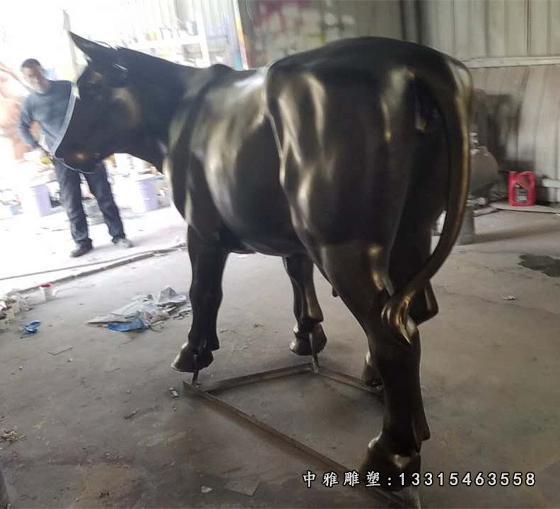 玻璃钢仿铜牛雕塑，公园仿铜动物雕塑