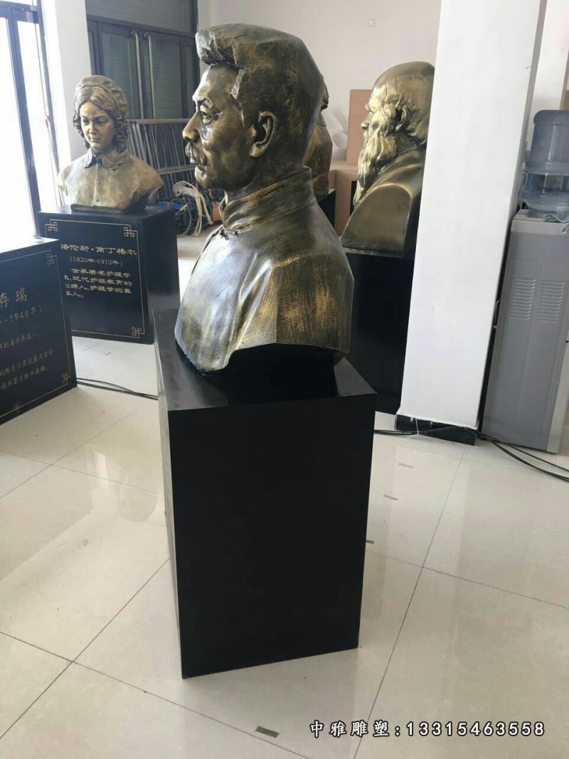 玻璃钢仿铜鲁迅雕塑，校园名人雕塑