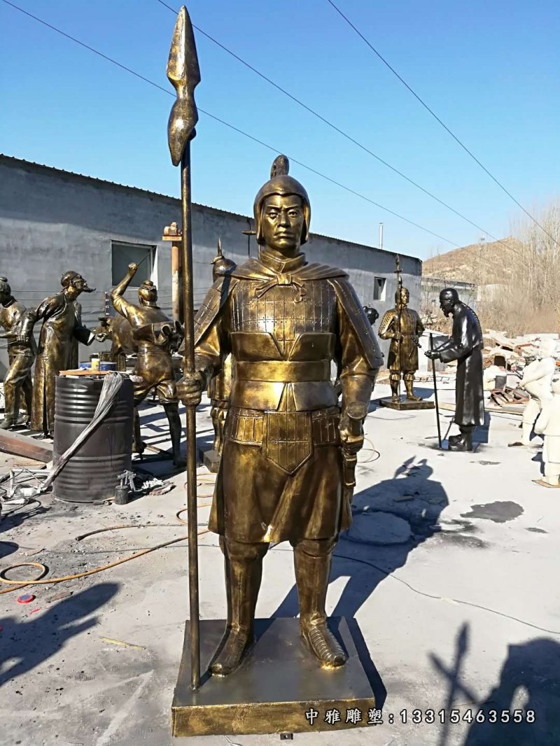 古代站岗的士兵铜雕 (2)