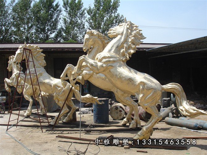 玻璃钢仿铜马，奔腾的马