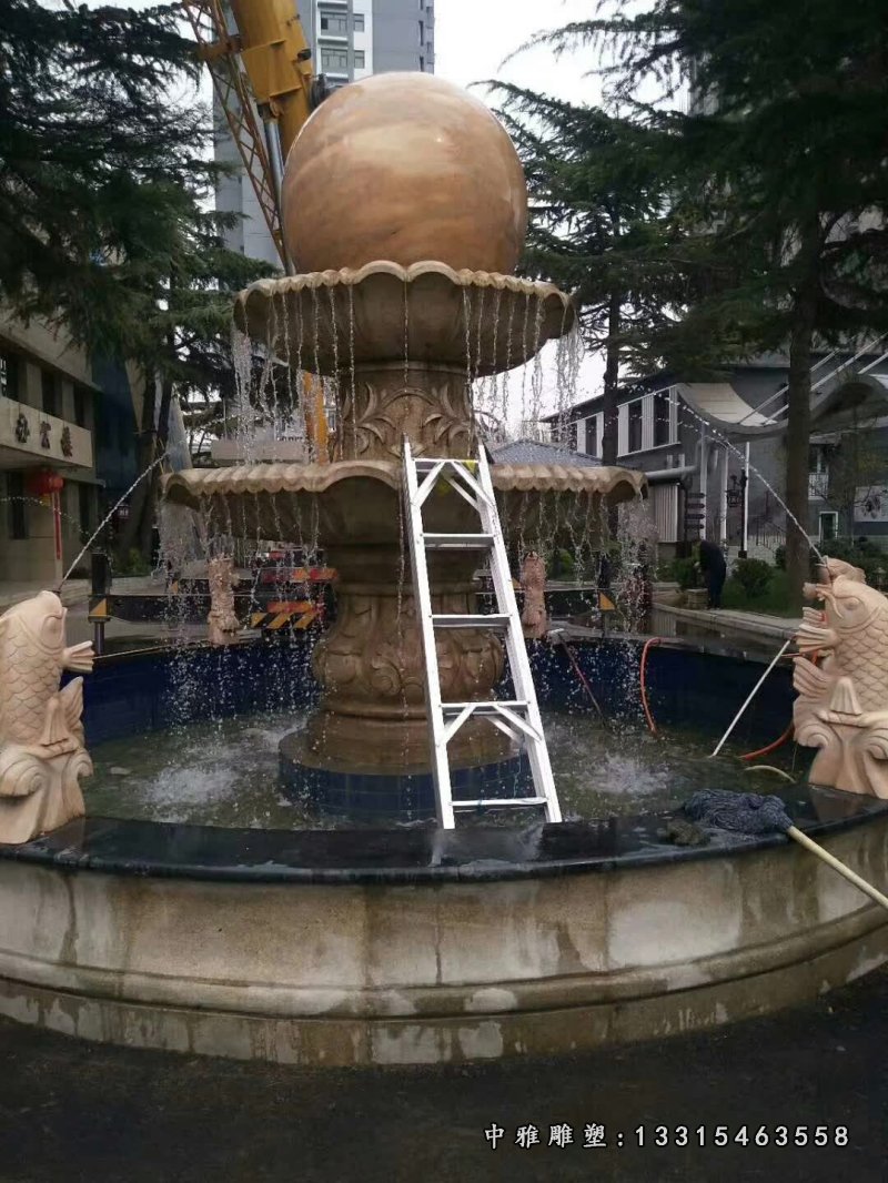 晚霞红鲤鱼和双层风水球喷泉