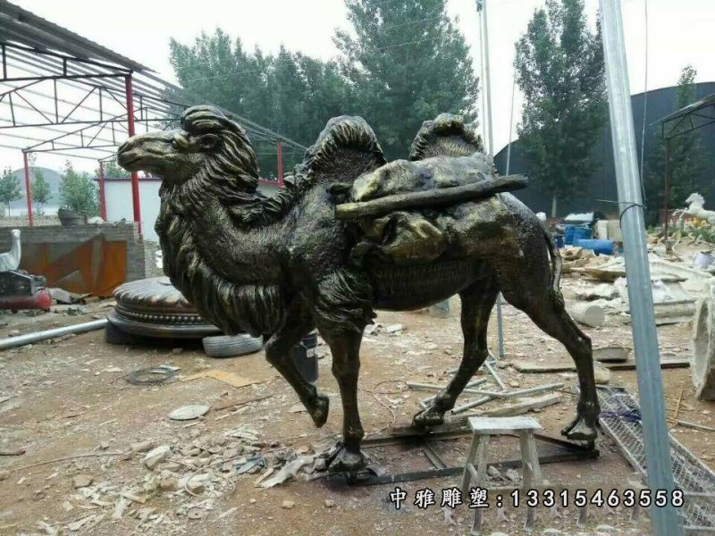 骆驼铜雕,驮着东西的骆驼