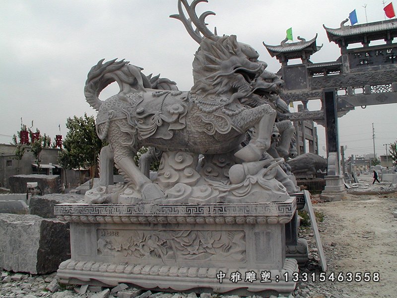 青石吉祥麒麟石雕(2)
