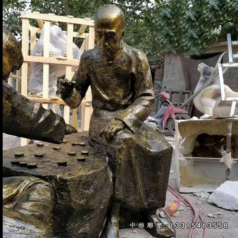 仿铜人物下棋公园景观雕塑,玻璃钢仿铜小品雕塑