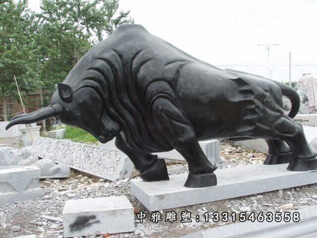 开荒拓荒牛石雕,公园动物雕塑