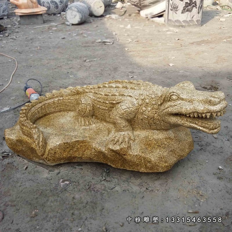 广场石雕鳄鱼砂岩动物雕塑，鳄鱼石雕