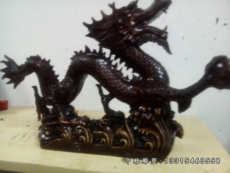 铜雕龙,