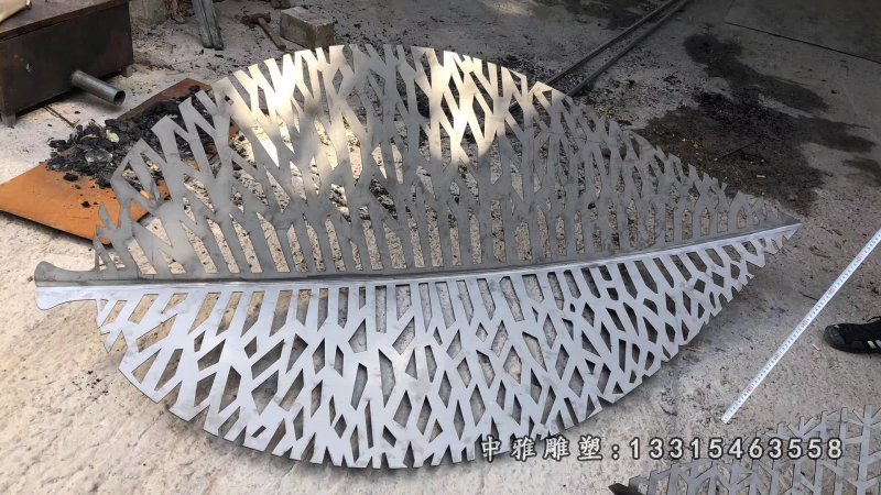 不锈钢树叶雕塑 (1)