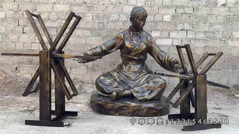 织布的女人铜雕 (2)