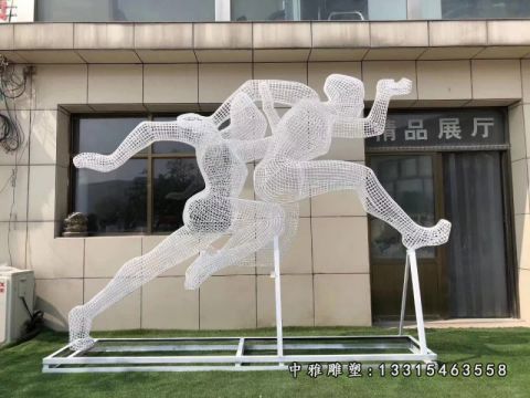 不锈钢镂空跨栏人物雕塑