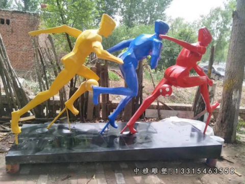 校园不锈钢踢足球人物雕塑