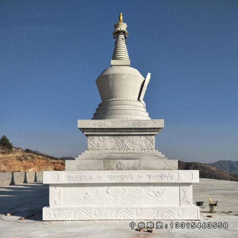 广场石雕白塔