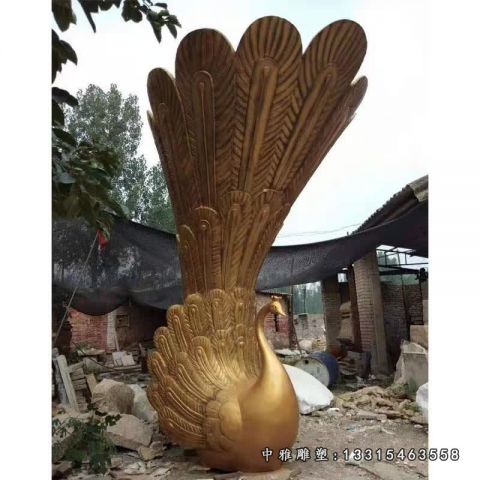 广场铜雕孔雀