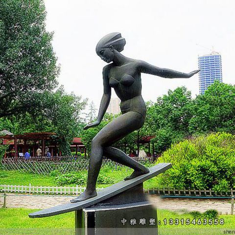 铜雕冲浪人物