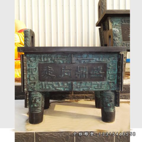 铜雕四足鼎雕塑