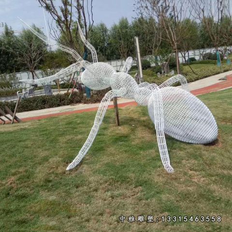 爬行蚂蚁不锈钢雕塑