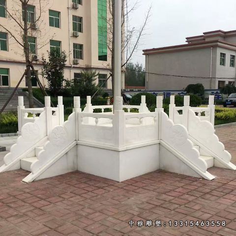 广场石雕升旗台
