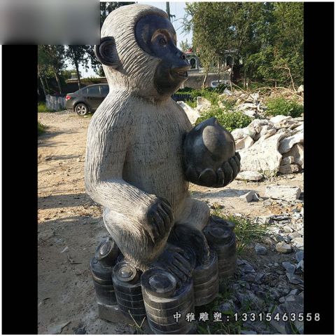 石雕抱桃猴子