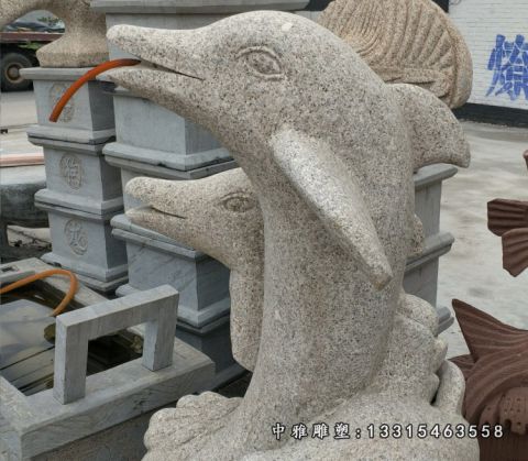大型石雕鲸鱼