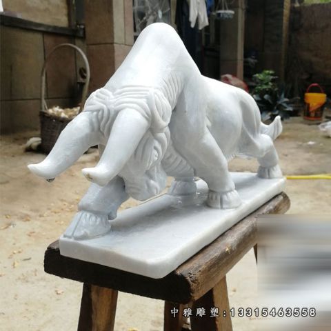 开荒牛石雕