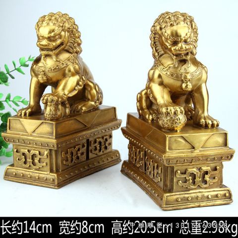 铜雕踩球狮子