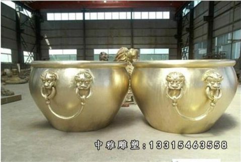 圆形铜雕水缸