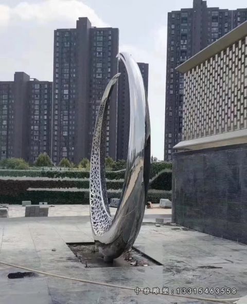 不锈钢抽象月亮雕塑