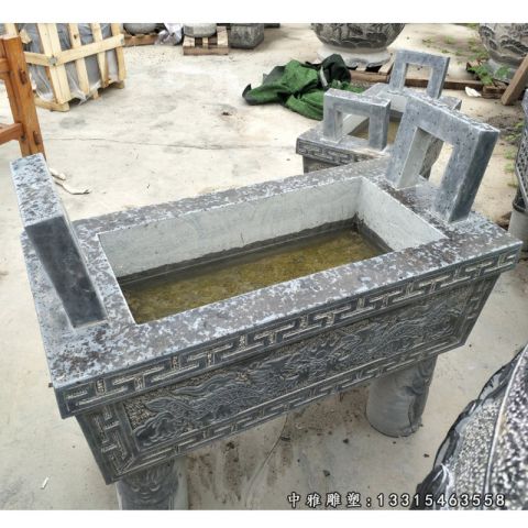 四足石鼎雕塑