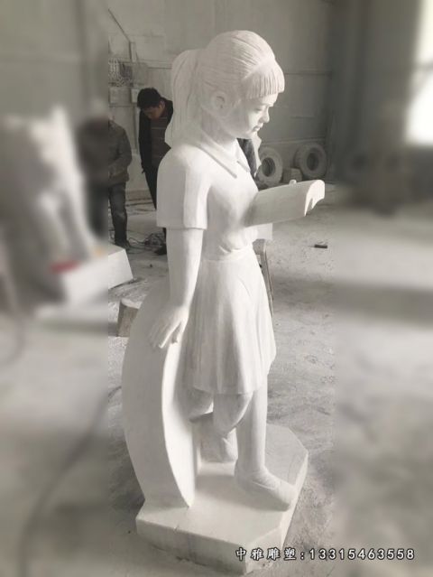 石雕广场读书人物