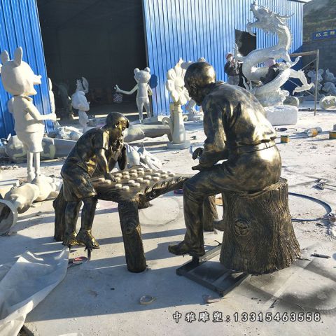 小品铜雕下棋人物雕塑