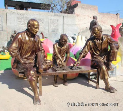 户外铜雕下棋人物
