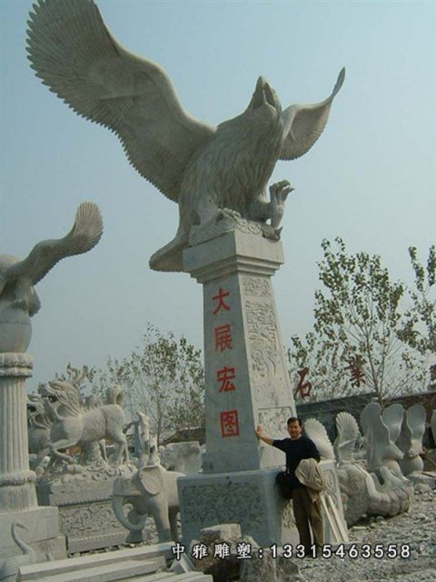 广场石雕老鹰