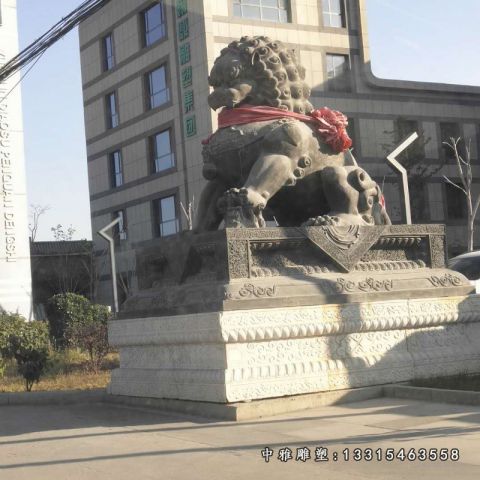 踩球石雕狮子