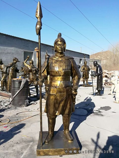 铜雕站岗士兵