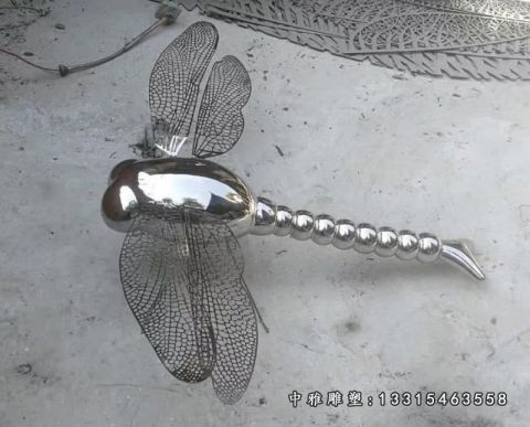 不锈钢镂空蜻蜓雕塑