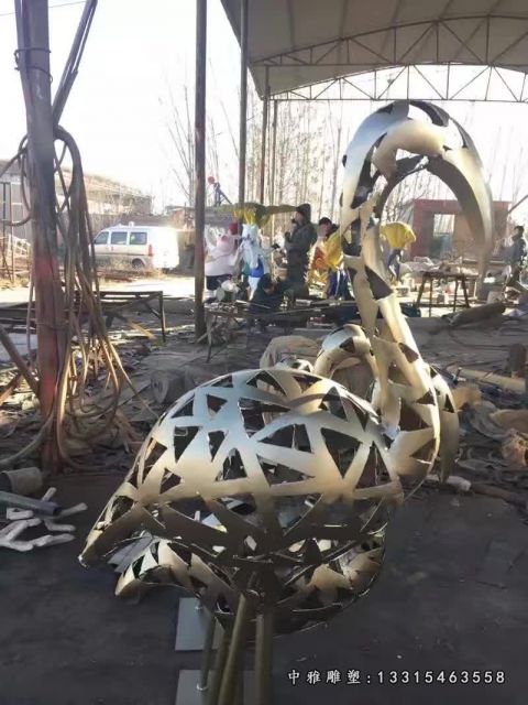 不锈钢园林镂空天鹅雕塑