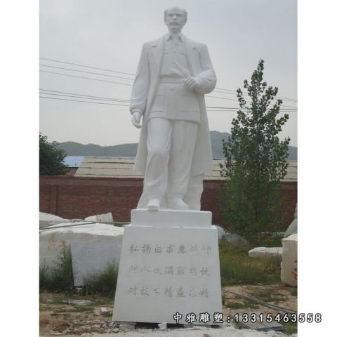 广场石雕白求恩人物