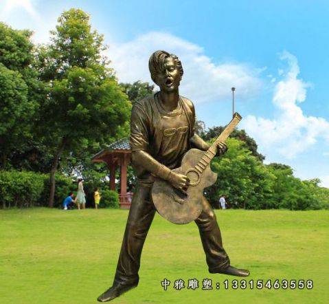 铜雕广场弹吉他人物