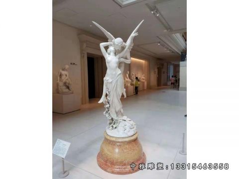 西方石雕天使人物
