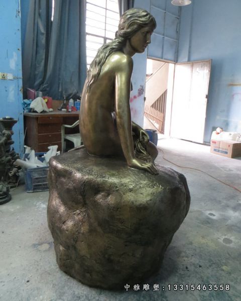 公园铜雕美人鱼
