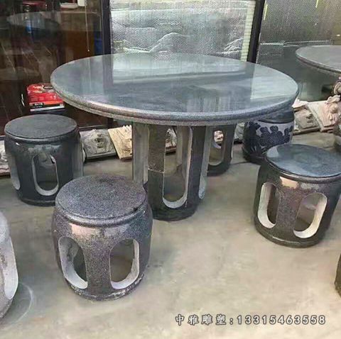 青石桌凳景观雕塑